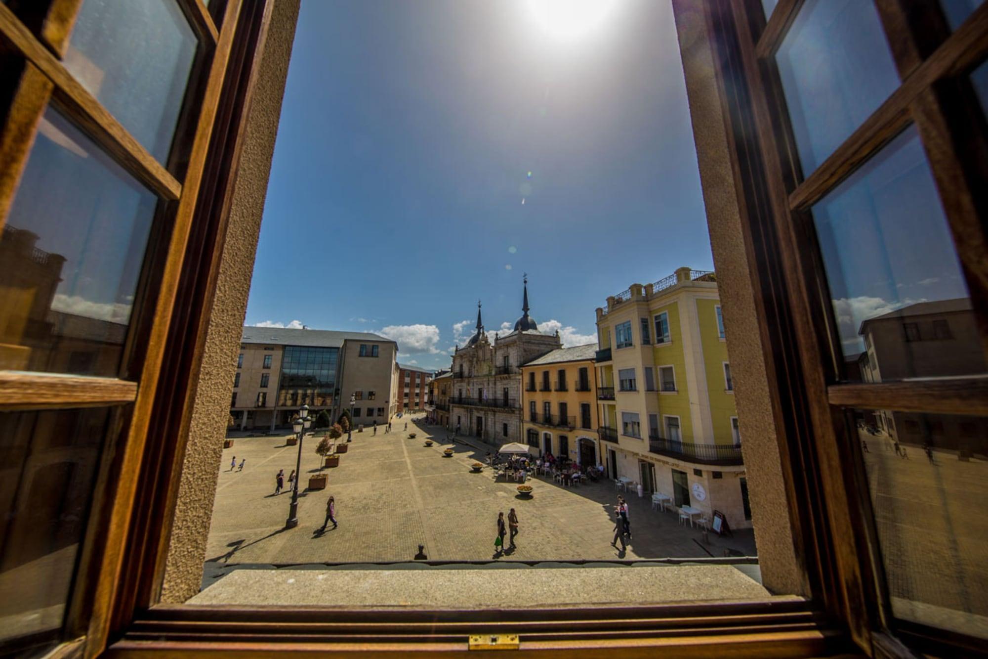 Hotel Aroi Bierzo Plaza Ponferrada Exterior photo