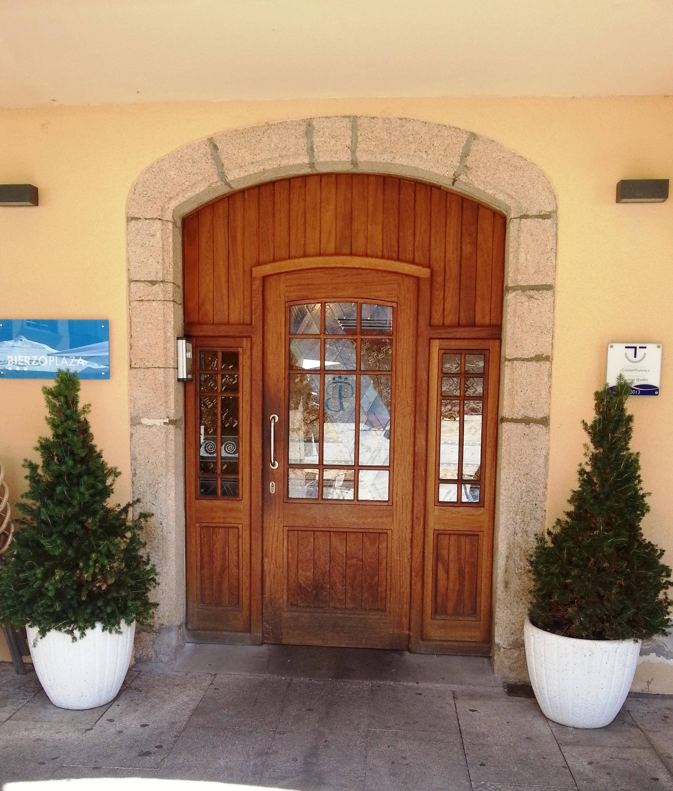 Hotel Aroi Bierzo Plaza Ponferrada Exterior photo