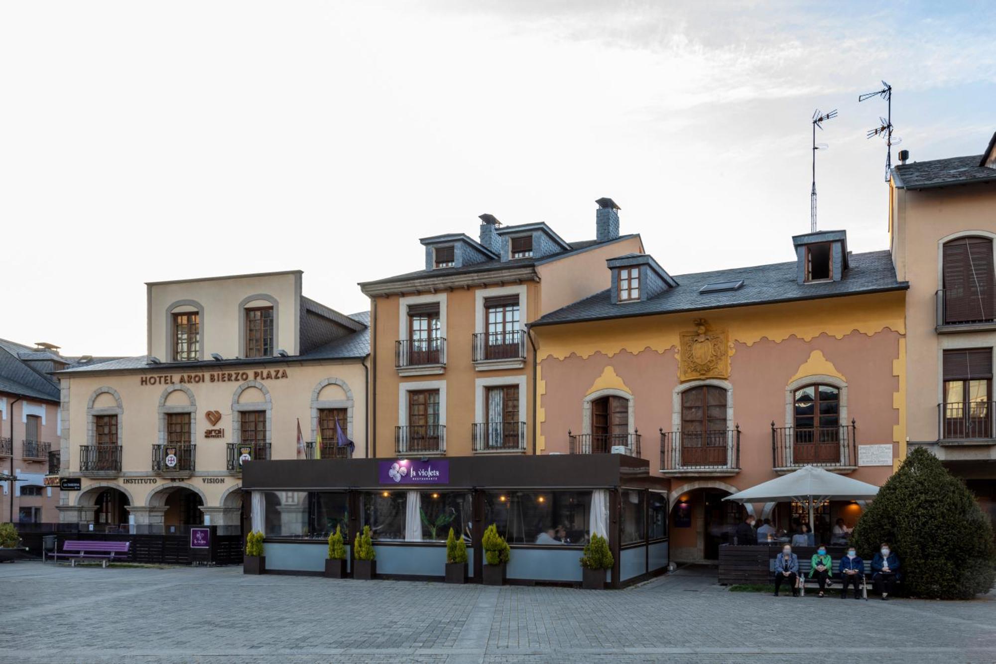 Hotel Aroi Bierzo Plaza Ponferrada Exterior photo