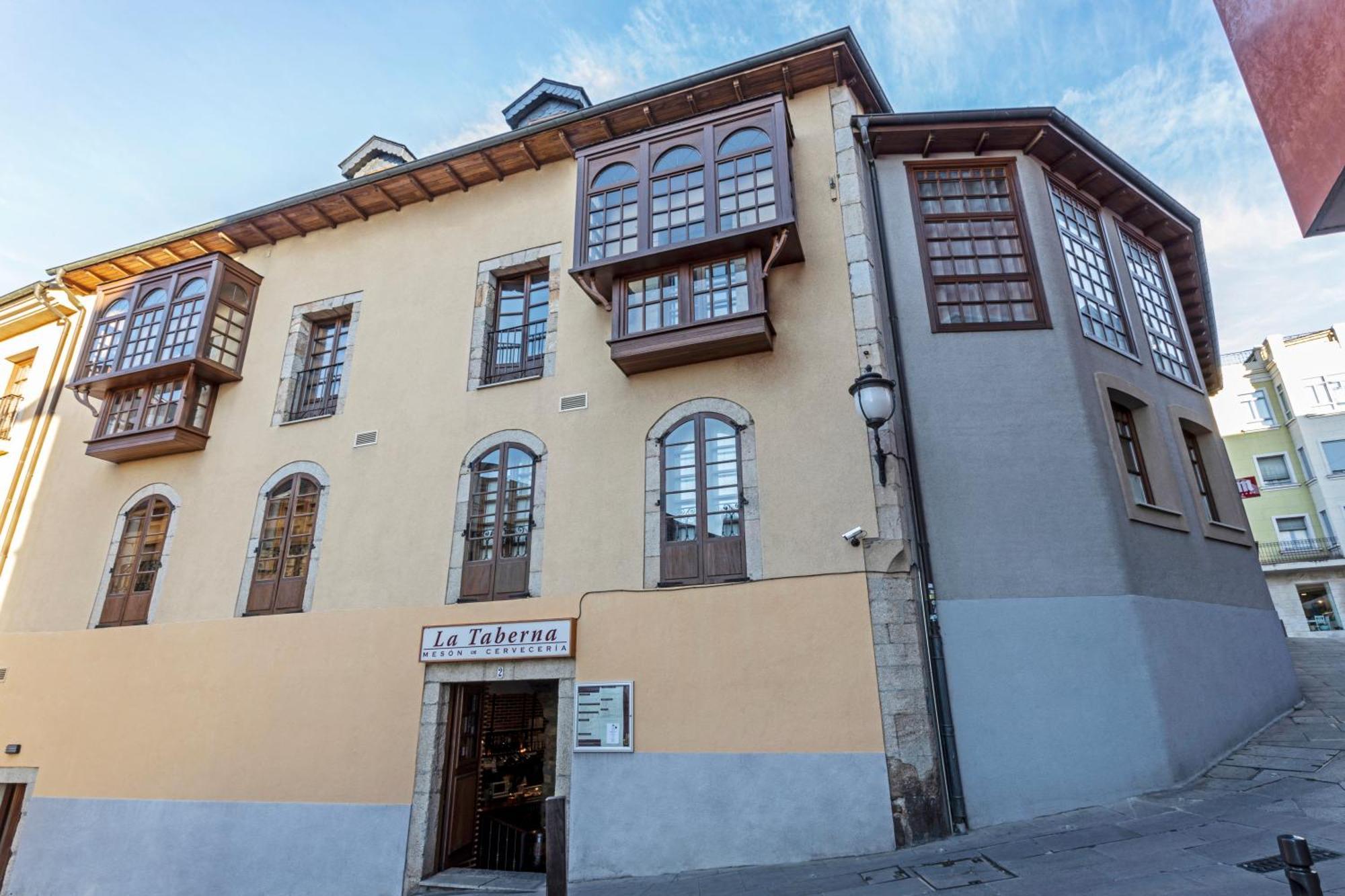 Hotel Aroi Bierzo Plaza Ponferrada Exterior photo